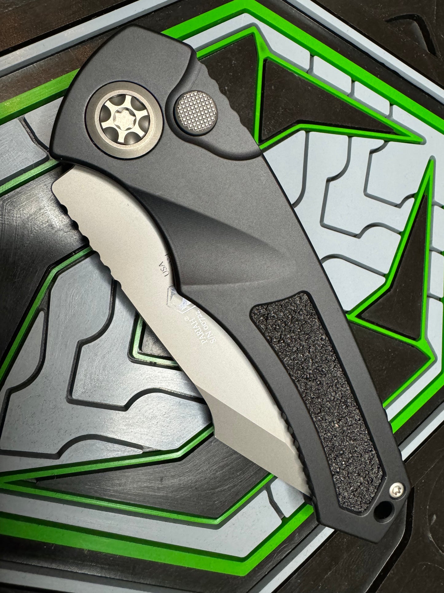 Pre-Owned Heretic Pariah Auto with Half Serrated Blade in Magnacut