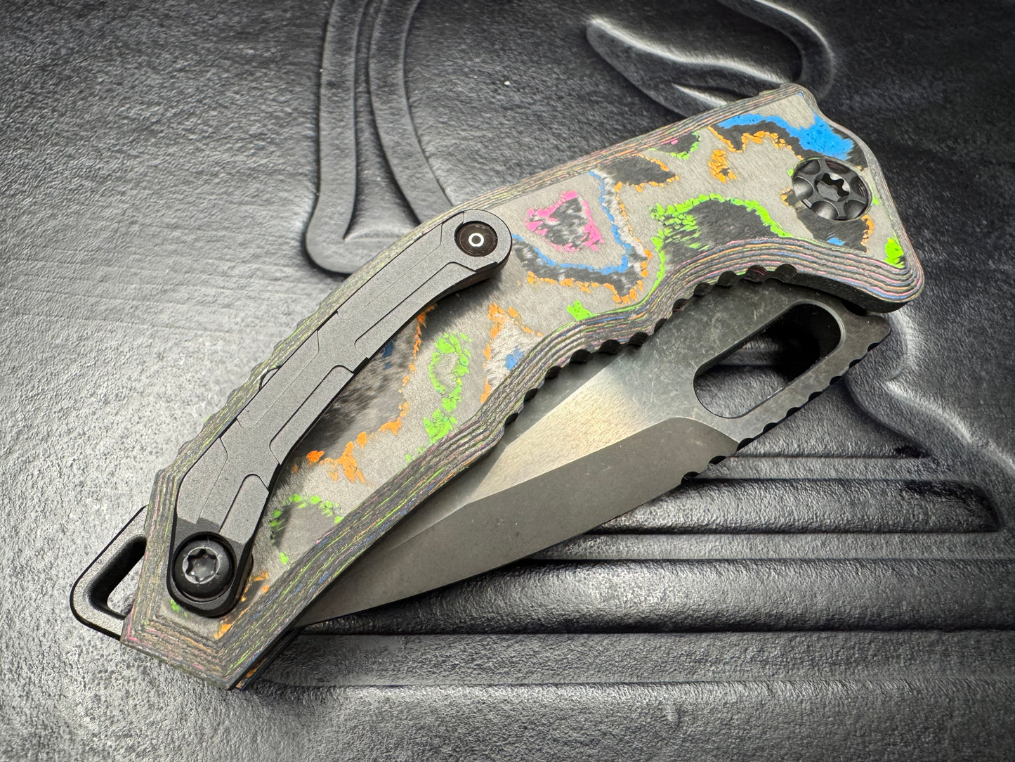 Pre-owned Heretic Medusa Auto 80s CamoCarbon with Tanto Magnacut Blade (BROP Exclusive)